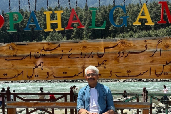 Atul Kulkarni Visits Kashmir
